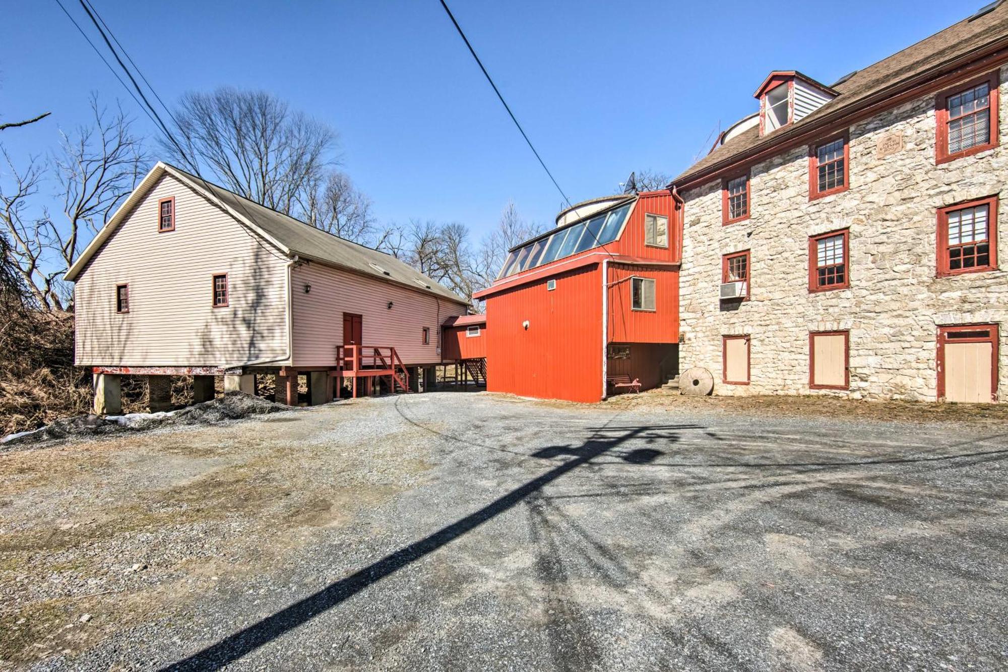 Runningwater Apartment In Lancaster With Deck Eksteriør bilde