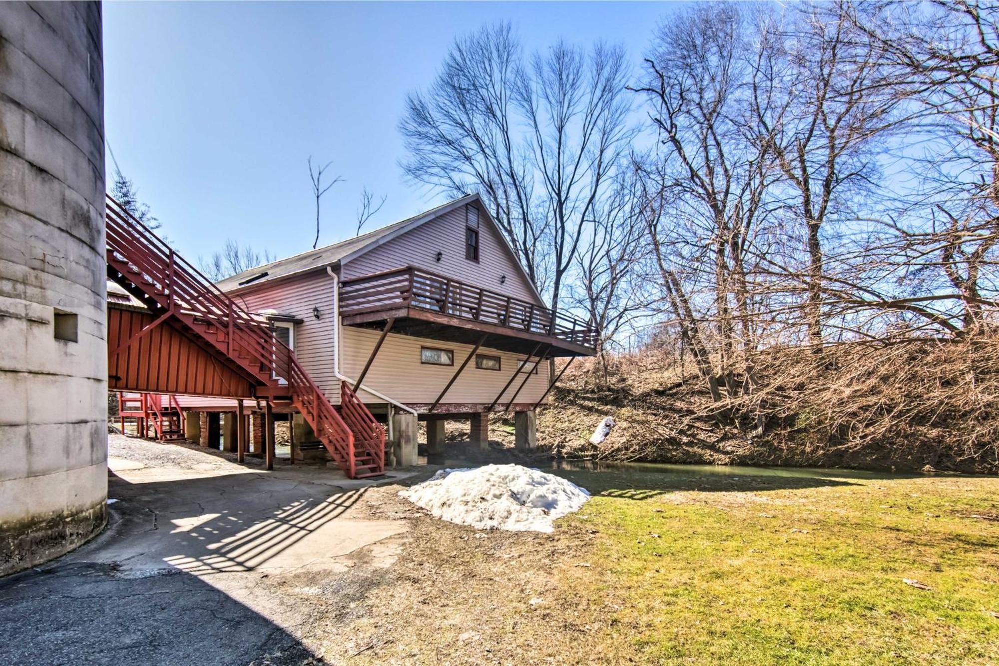 Runningwater Apartment In Lancaster With Deck Eksteriør bilde